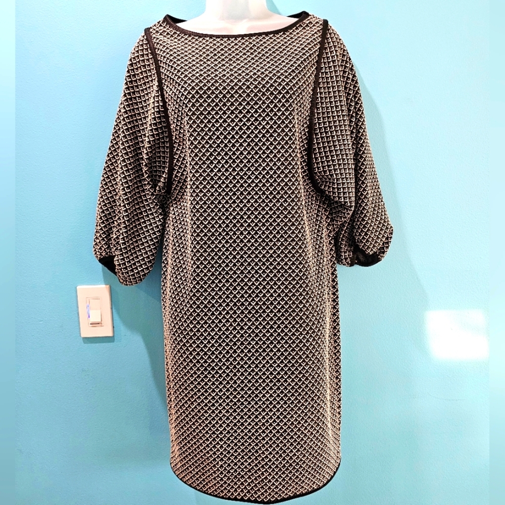 Max Studio Black and White Patterned Long Sleeve Dress
